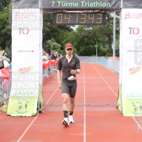 14.06.2026 - 7 Türme Triathlon Andreas Tolksdorf http://msf.ph/oto/9799393 14.06.2026 15:13:41 Ziel 924 meine-sportfotos.de