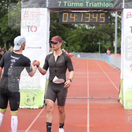 14.06.2026 - 7 Türme Triathlon Andreas Tolksdorf http://msf.ph/oto/9799396 14.06.2026 15:13:43 Ziel 924 meine-sportfotos.de