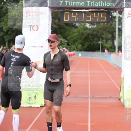 14.06.2026 - 7 Türme Triathlon Andreas Tolksdorf http://msf.ph/oto/9799397 14.06.2026 15:13:43 Ziel 924 meine-sportfotos.de