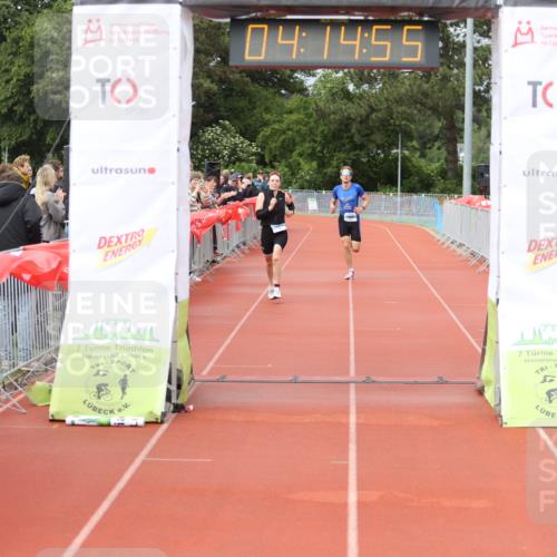 14.06.2026 - 7 Türme Triathlon Andreas Tolksdorf http://msf.ph/oto/9799398 14.06.2026 15:14:54 Ziel 957, 1103 meine-sportfotos.de