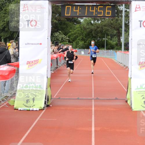 14.06.2026 - 7 Türme Triathlon Andreas Tolksdorf http://msf.ph/oto/9799400 14.06.2026 15:14:54 Ziel 957, 1103 meine-sportfotos.de