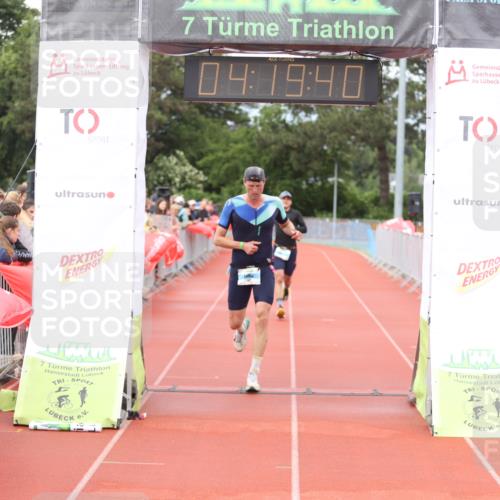14.06.2026 - 7 Türme Triathlon Andreas Tolksdorf http://msf.ph/oto/9799464 14.06.2026 15:19:38 Ziel 977, 1113 meine-sportfotos.de