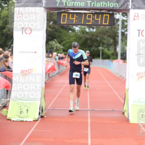 14.06.2026 - 7 Türme Triathlon Andreas Tolksdorf http://msf.ph/oto/9799465 14.06.2026 15:19:38 Ziel 977, 1113 meine-sportfotos.de