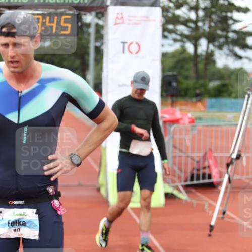 14.06.2026 - 7 Türme Triathlon Andreas Tolksdorf http://msf.ph/oto/9799468 14.06.2026 15:19:43 Ziel 977, 1113 meine-sportfotos.de