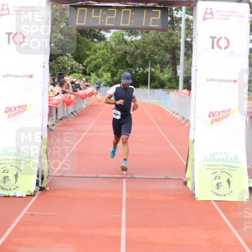 14.06.2026 - 7 Türme Triathlon Andreas Tolksdorf http://msf.ph/oto/9799473 14.06.2026 15:20:10 Ziel 942 meine-sportfotos.de