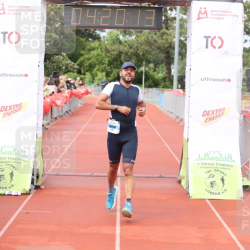 14.06.2026 - 7 Türme Triathlon Andreas Tolksdorf http://msf.ph/oto/9799477 14.06.2026 15:20:11 Ziel 942 meine-sportfotos.de
