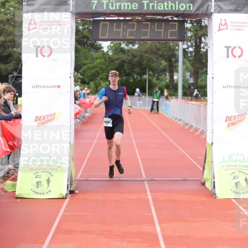 14.06.2026 - 7 Türme Triathlon Andreas Tolksdorf http://msf.ph/oto/9799547 14.06.2026 15:23:41 Ziel 1045 meine-sportfotos.de