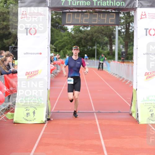 14.06.2026 - 7 Türme Triathlon Andreas Tolksdorf http://msf.ph/oto/9799548 14.06.2026 15:23:41 Ziel 1045 meine-sportfotos.de