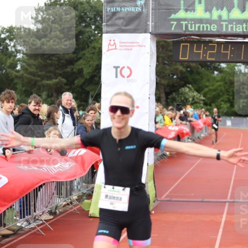 14.06.2026 - 7 Türme Triathlon Andreas Tolksdorf http://msf.ph/oto/9799555 14.06.2026 15:24:10 Ziel 881, 1073 meine-sportfotos.de