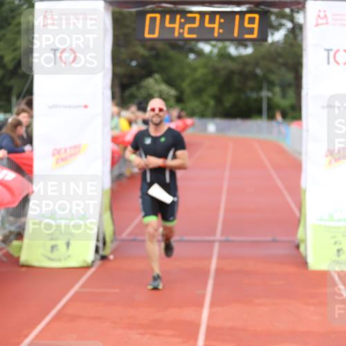 14.06.2026 - 7 Türme Triathlon Andreas Tolksdorf http://msf.ph/oto/9799562 14.06.2026 15:24:17 Ziel 1073 meine-sportfotos.de