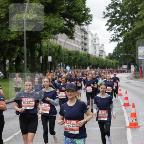 14.06.2026 - REWE Women's Run Jannik Wohlers http://msf.ph/oto/9799800 14.06.2026 10:39:38 Laufen 5039, 5410, 5560, 557, 5409 meine-sportfotos.de