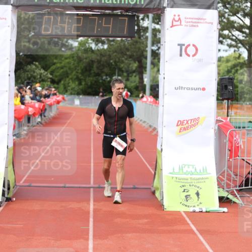 14.06.2026 - 7 Türme Triathlon Andreas Tolksdorf http://msf.ph/oto/9799880 14.06.2026 15:27:46 Ziel 828 meine-sportfotos.de