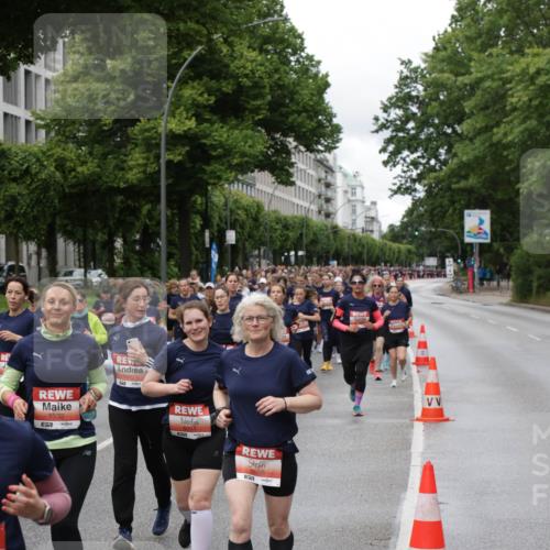 14.06.2026 - REWE Women's Run Jannik Wohlers http://msf.ph/oto/9799930 14.06.2026 10:39:51 Laufen 5532, 7, 56721, 6056 meine-sportfotos.de