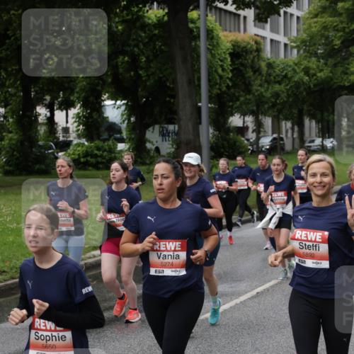 14.06.2026 - REWE Women's Run Jannik Wohlers http://msf.ph/oto/9800181 14.06.2026 10:40:17 Laufen 5650, 5274, 7, 5892 meine-sportfotos.de