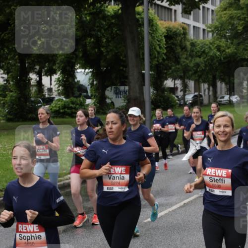 14.06.2026 - REWE Women's Run Jannik Wohlers http://msf.ph/oto/9800183 14.06.2026 10:40:17 Laufen 5650, 5274, 7, 5892 meine-sportfotos.de