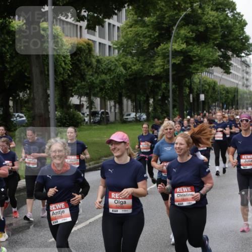 14.06.2026 - REWE Women's Run Jannik Wohlers http://msf.ph/oto/9800200 14.06.2026 10:40:19 Laufen 5289, 7, 5290, 57, 5444, 7 meine-sportfotos.de
