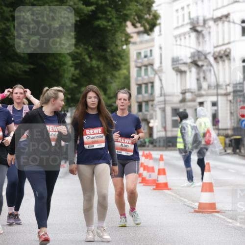 14.06.2026 - REWE Women's Run Jannik Wohlers http://msf.ph/oto/9800201 14.06.2026 11:03:01 Laufen 5465, 165, 5554, 657, 5859 meine-sportfotos.de