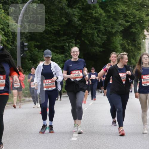 14.06.2026 - REWE Women's Run Jannik Wohlers http://msf.ph/oto/9800211 14.06.2026 11:03:03 Laufen 5974, 5465, 5278, 165, 57, 5554, 57, 5859, 7 meine-sportfotos.de