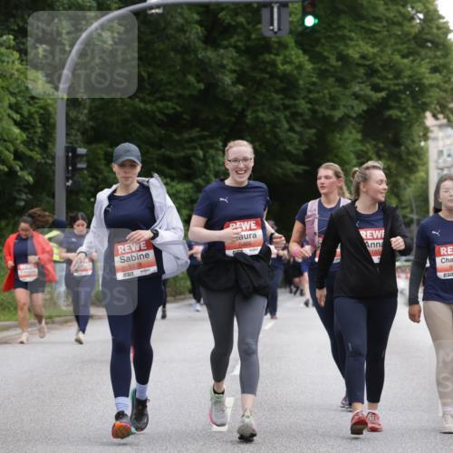 14.06.2026 - REWE Women's Run Jannik Wohlers http://msf.ph/oto/9800225 14.06.2026 11:03:04 Laufen 5278, 51, 5465, 165, 5554, 57 meine-sportfotos.de