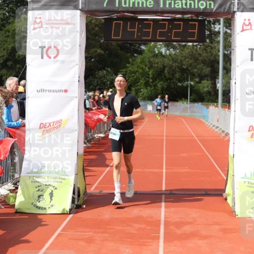 14.06.2026 - 7 Türme Triathlon Andreas Tolksdorf http://msf.ph/oto/9800317 14.06.2026 15:32:21 Ziel 901, 1021 meine-sportfotos.de