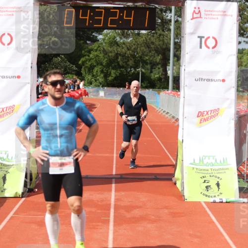 14.06.2026 - 7 Türme Triathlon Andreas Tolksdorf http://msf.ph/oto/9800394 14.06.2026 15:32:39 Ziel 840, 917, 1025 meine-sportfotos.de