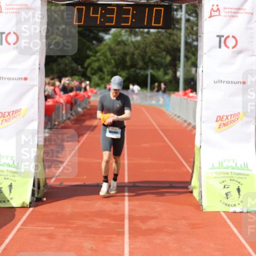 14.06.2026 - 7 Türme Triathlon Andreas Tolksdorf http://msf.ph/oto/9800444 14.06.2026 15:33:08 Ziel 941 meine-sportfotos.de