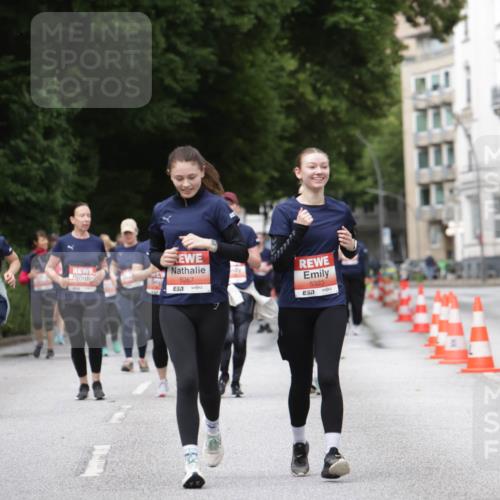 14.06.2026 - REWE Women's Run Jannik Wohlers http://msf.ph/oto/9800533 14.06.2026 11:04:00 Laufen 5267, 57, 5323, 57 meine-sportfotos.de