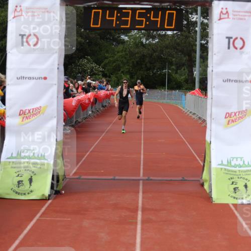 14.06.2026 - 7 Türme Triathlon Andreas Tolksdorf http://msf.ph/oto/9800733 14.06.2026 15:35:39 Ziel 963, 987 meine-sportfotos.de