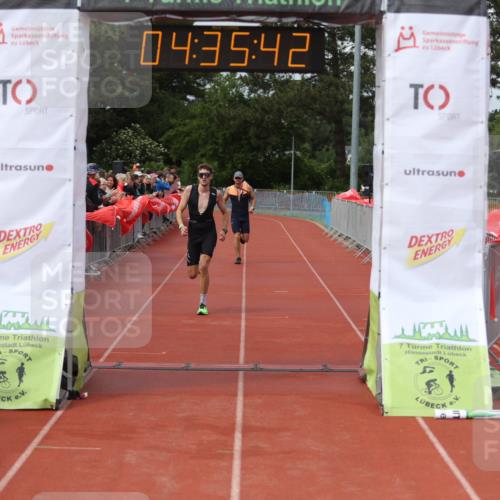 14.06.2026 - 7 Türme Triathlon Andreas Tolksdorf http://msf.ph/oto/9800739 14.06.2026 15:35:40 Ziel 963, 987 meine-sportfotos.de