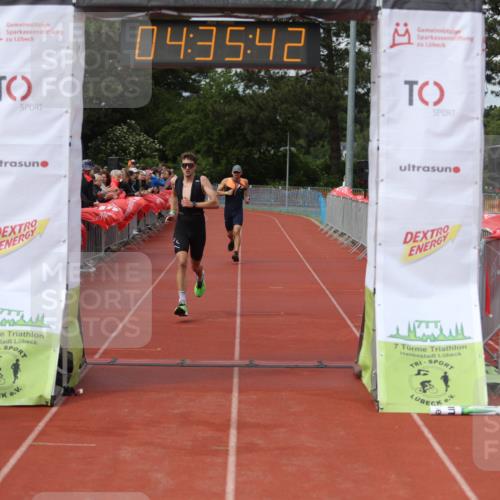 14.06.2026 - 7 Türme Triathlon Andreas Tolksdorf http://msf.ph/oto/9800742 14.06.2026 15:35:41 Ziel 963, 987 meine-sportfotos.de