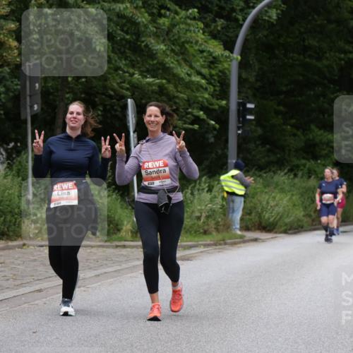14.06.2026 - REWE Women's Run Jannik Wohlers http://msf.ph/oto/9800828 14.06.2026 11:04:48 Laufen 5400, 1332, 5401 meine-sportfotos.de