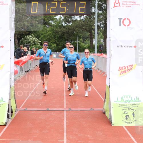 14.06.2026 - 7 Türme Triathlon Andreas Tolksdorf http://msf.ph/oto/9801721 14.06.2026 11:55:12 Ziel 523, 524, 525, 526 meine-sportfotos.de