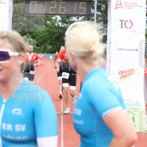 14.06.2026 - 7 Türme Triathlon Andreas Tolksdorf http://msf.ph/oto/9801801 14.06.2026 11:56:14 Ziel 416, 417, 418, 419, 479, 480, 482 meine-sportfotos.de