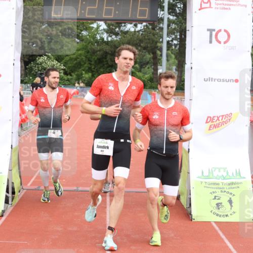 14.06.2026 - 7 Türme Triathlon Andreas Tolksdorf http://msf.ph/oto/9801811 14.06.2026 11:56:15 Ziel 416, 417, 418, 419, 479, 480, 482 meine-sportfotos.de