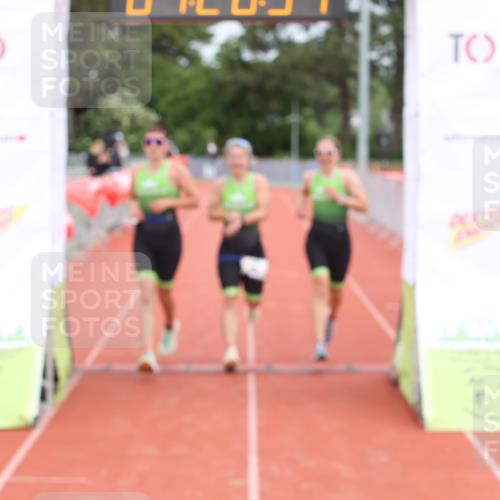 14.06.2026 - 7 Türme Triathlon Andreas Tolksdorf http://msf.ph/oto/9801823 14.06.2026 11:56:32 Ziel 504, 505, 506 meine-sportfotos.de
