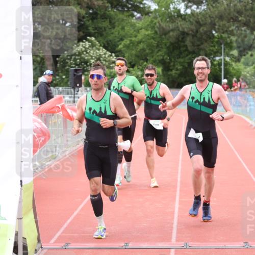 14.06.2026 - 7 Türme Triathlon Andreas Tolksdorf http://msf.ph/oto/9801949 14.06.2026 12:00:00 Ziel 465, 466, 467, 469 meine-sportfotos.de