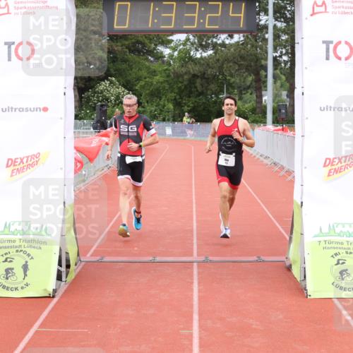 14.06.2026 - 7 Türme Triathlon Andreas Tolksdorf http://msf.ph/oto/9802030 14.06.2026 12:03:24 Ziel 428, 429 meine-sportfotos.de