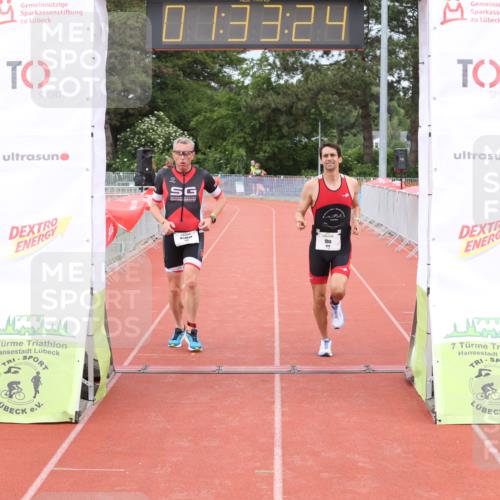 14.06.2026 - 7 Türme Triathlon Andreas Tolksdorf http://msf.ph/oto/9802034 14.06.2026 12:03:24 Ziel 428, 429 meine-sportfotos.de