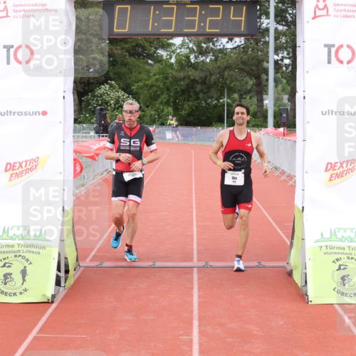 14.06.2026 - 7 Türme Triathlon Andreas Tolksdorf http://msf.ph/oto/9802038 14.06.2026 12:03:24 Ziel 428, 429 meine-sportfotos.de
