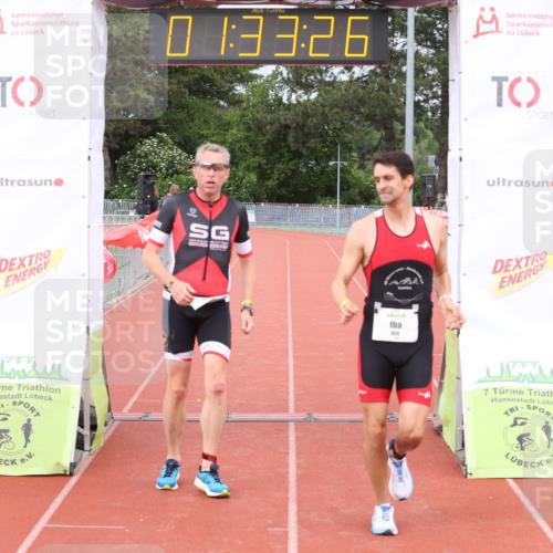 14.06.2026 - 7 Türme Triathlon Andreas Tolksdorf http://msf.ph/oto/9802051 14.06.2026 12:03:25 Ziel 428, 429 meine-sportfotos.de