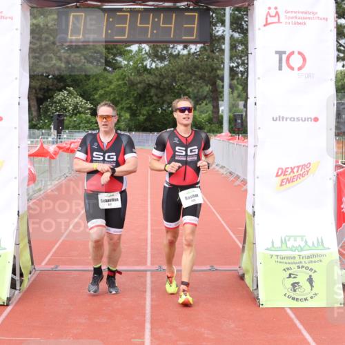 14.06.2026 - 7 Türme Triathlon Andreas Tolksdorf http://msf.ph/oto/9802104 14.06.2026 12:04:42 Ziel 426, 427 meine-sportfotos.de