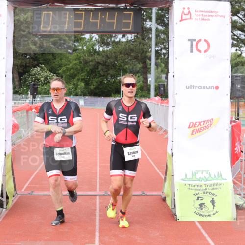14.06.2026 - 7 Türme Triathlon Andreas Tolksdorf http://msf.ph/oto/9802109 14.06.2026 12:04:42 Ziel 426, 427 meine-sportfotos.de