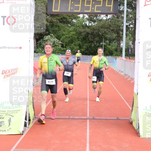 14.06.2026 - 7 Türme Triathlon Andreas Tolksdorf http://msf.ph/oto/9802207 14.06.2026 12:09:23 Ziel 460, 461, 463 meine-sportfotos.de