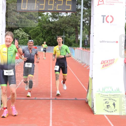 14.06.2026 - 7 Türme Triathlon Andreas Tolksdorf http://msf.ph/oto/9802215 14.06.2026 12:09:24 Ziel 460, 461, 463 meine-sportfotos.de