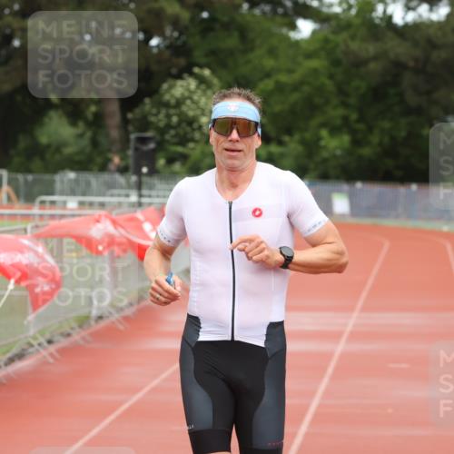 14.06.2026 - 7 Türme Triathlon Andreas Tolksdorf http://msf.ph/oto/9802304 14.06.2026 14:46:45 Ziel  meine-sportfotos.de