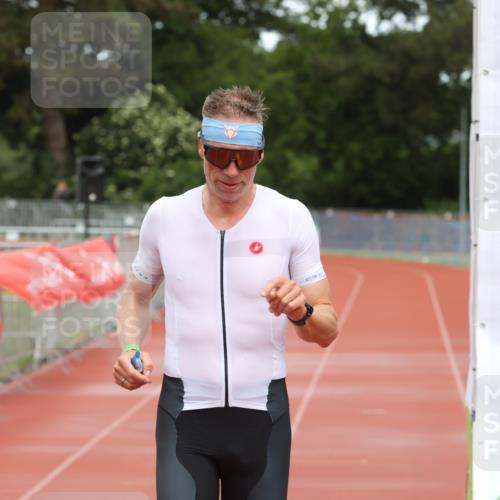 14.06.2026 - 7 Türme Triathlon Andreas Tolksdorf http://msf.ph/oto/9802310 14.06.2026 14:46:46 Ziel  meine-sportfotos.de