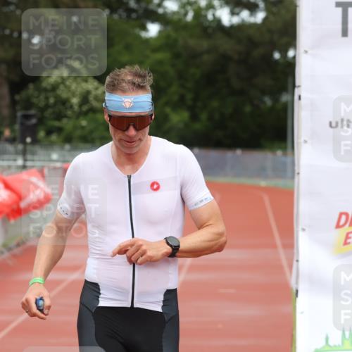 14.06.2026 - 7 Türme Triathlon Andreas Tolksdorf http://msf.ph/oto/9802313 14.06.2026 14:46:46 Ziel  meine-sportfotos.de