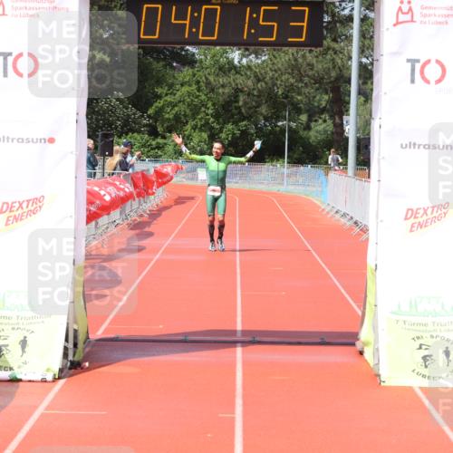 14.06.2026 - 7 Türme Triathlon Andreas Tolksdorf http://msf.ph/oto/9802458 14.06.2026 15:01:52 Ziel  meine-sportfotos.de