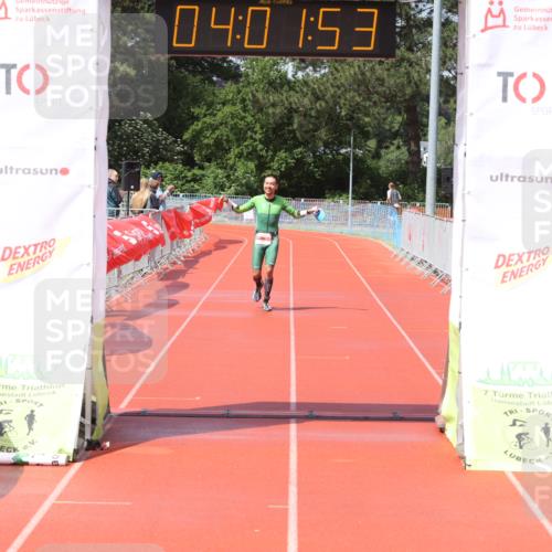 14.06.2026 - 7 Türme Triathlon Andreas Tolksdorf http://msf.ph/oto/9802462 14.06.2026 15:01:53 Ziel  meine-sportfotos.de