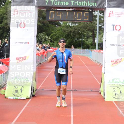 14.06.2026 - 7 Türme Triathlon Andreas Tolksdorf http://msf.ph/oto/9802733 14.06.2026 15:11:04 Ziel 931, 1042 meine-sportfotos.de